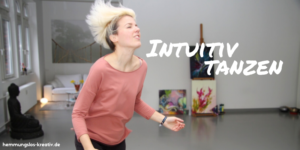 Intuitiv tanzende Frau